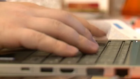 Hands on the laptop 動画素材 105613933