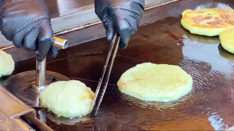 Hands that make hotteok, Korea's representative street food Stock Footage 308539319
