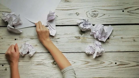 Hands make a paper airplane 動画素材 81775552