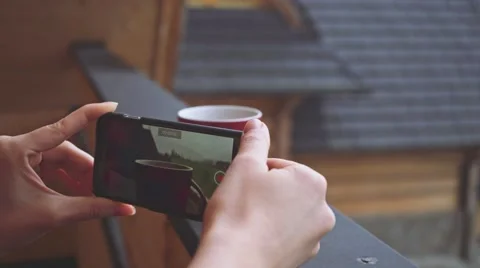 Hands Making a Smartphone video of Red Cup of Coffee Steaming Outdoors. 4K. 库存影片 66756958