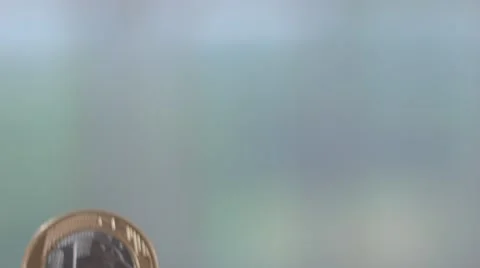 Hands of a man show to camera 1 real and 25 cents of a brazilian coin 動画素材 58509322