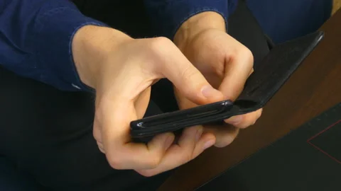 Hands Manipulating Smartphone Vidéo 100969017