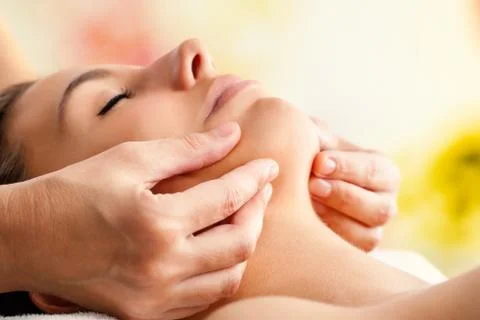 Hands massaging female chin. Foto stock