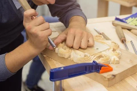 Hands of a master making hand-carved wood Foto stock