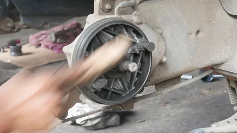 The hands of a mechanic Stock Footage 304723399