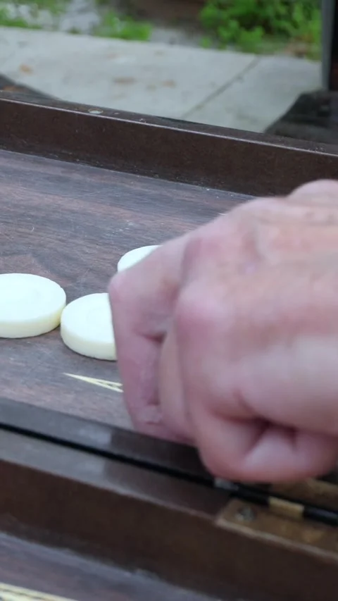Hands of men playing backgammon 스톡 동영상 332875902