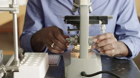 Hands on Microscope (medium) HD Vídeos de archivo 61246336