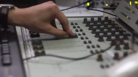 Hands on the mixer 스톡 동영상 65482232