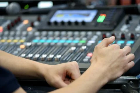 Hands on Mixing Console Foto stock