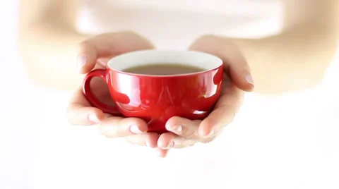 Hands Offering red cup of hot tea Vidéo 34865671