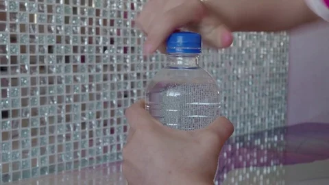 Hands open a bottle of water close up Stock Footage 76085604