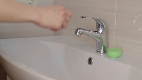 Hands open water, take soap and washing properly in sink Video stock 128912421