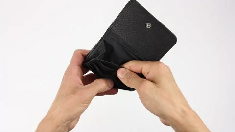 Hands opens black leather wallet and search for money, purse is empty Stockbeeldmateriaal 135290814