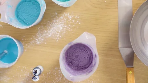 Hands of the pastry chef adding candurin to the glass and mixing it Video stock 98168877