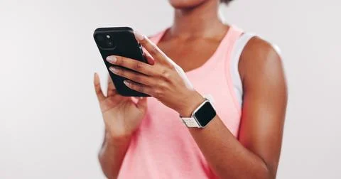 Hands, phone and texting in studio with fitness, notification and tutorial .. Foto stock