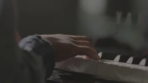 Hands Playing Piano Vídeos de archivo 80169793