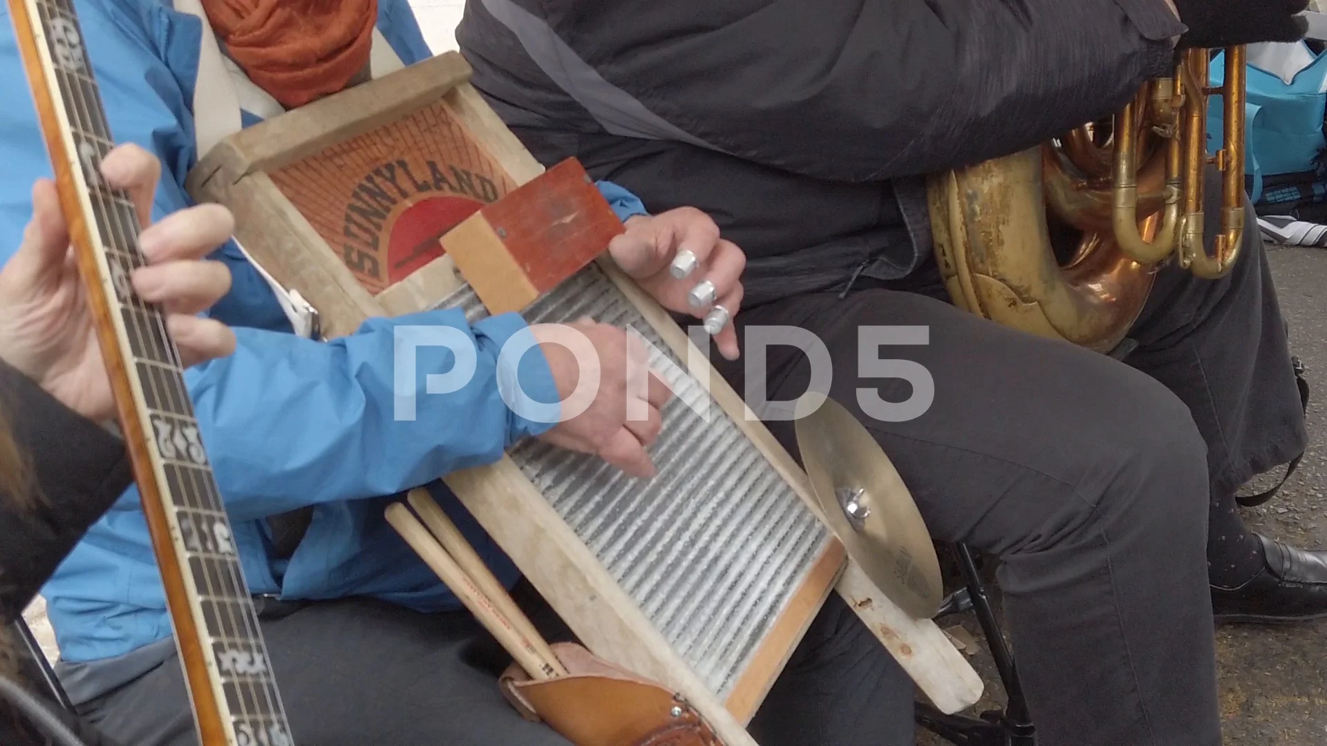 MUSICAL WASHBOARD Music in Motion