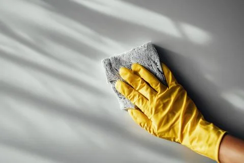 Hands polish a flat surface Fotos Stock
