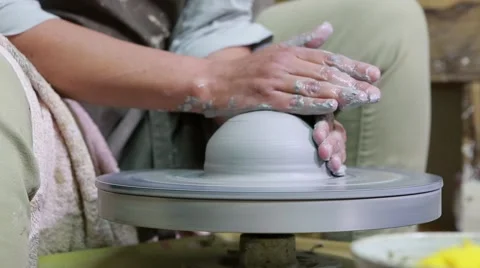 Hands of potter do grey clay 動画素材 61931299