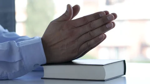 Hands praying with biblie Stock-Footage 264141805