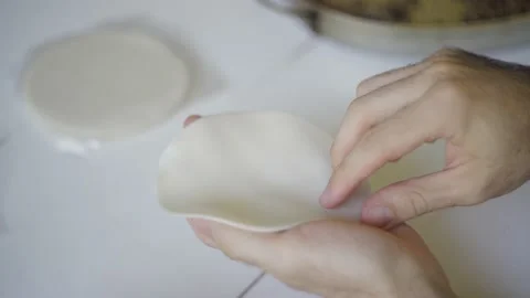 Hands preparing an argentinean empanada. Closing it with a traditional repulgue. Stock Footage 148053566