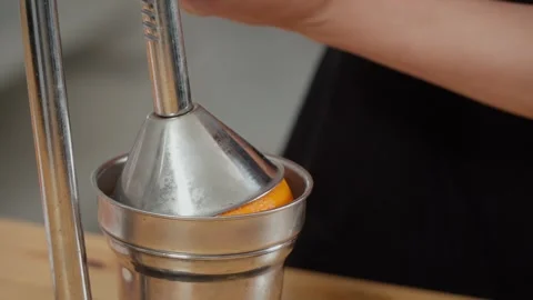 Hands preparing freshly orange juice 스톡 동영상 241994437