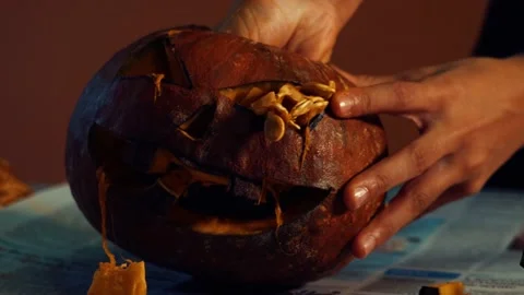 Hands preparing a Halloween pumpkin. 動画素材 234236904