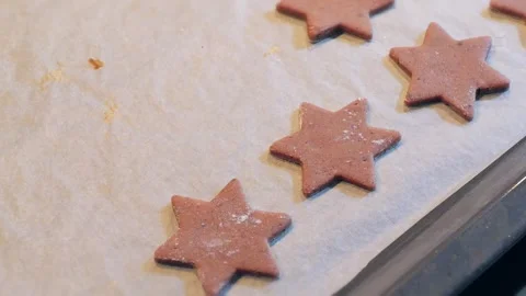 Hands Preparing Star-Shaped Gingerbread Cookies on Baking Sheet Видео 295136135