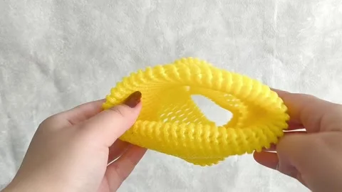 Hands pull foam mesh for fruit packaging. Packaging for transportation, delivery Vídeos de archivo 332409805