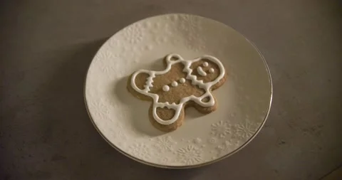 Hands put gingerbread man and glazed cookies on a plate, slow motion, 4k, top 스톡 동영상 232986329