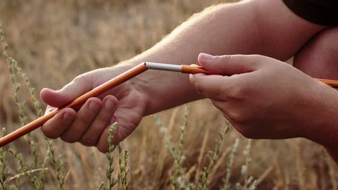 Hands put up a tent 库存影片 94840162