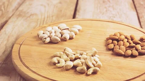 Hands puts the table on a round stand with nuts and sets the kiddush wine Video stock 150325992
