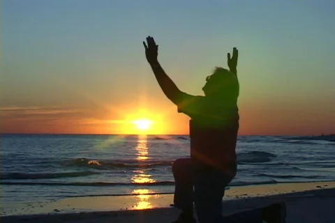 Hands Raised Видео 613441