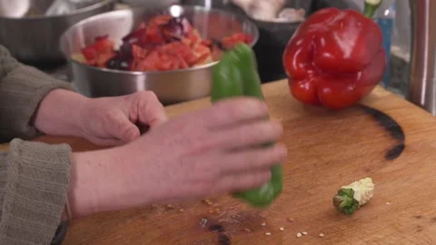 Hands removing seeds from a green pepper Stock-Footage 331218558