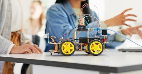 Hands, robotics classroom and students at school, learning or discussion for 库存照片