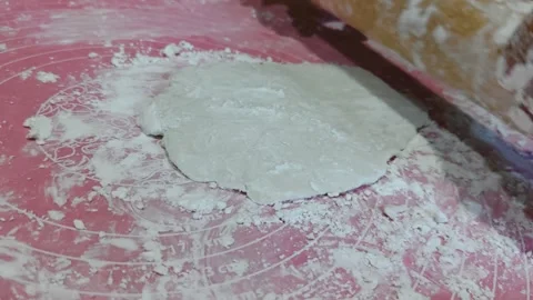Hands Rolling Dough on a Pink Mat in a Kitchen Preparation Process Vídeos de archivo 311514078