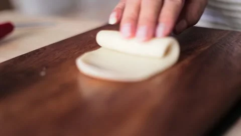 Hands rolls it with a rolling pin The process of cooking baking. 動画素材 135887923