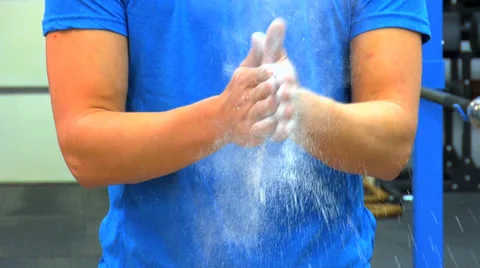 Hands rubbing chalk Vidéo 37014868