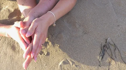 Hands on sand 스톡 동영상 93829970