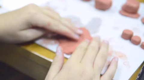 Hands sculpting with clay Stockbeeldmateriaal 60986334