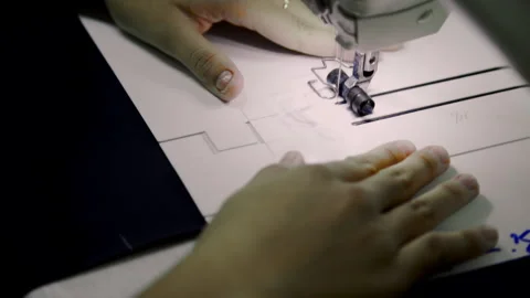 Hands Sewing Directly on Paper Pattern, Industrial Machine, 4K Vídeos de archivo 328307888