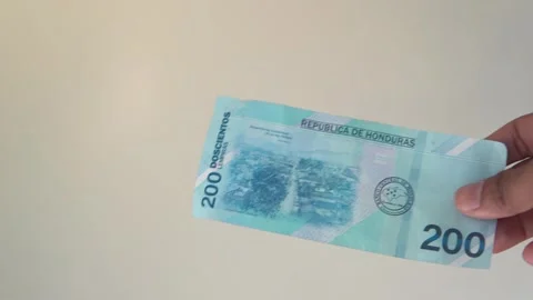 Hands showing new two hundred lempiras banknote from honduras Stock Footage 332361177