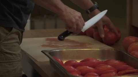 HANDS SLICE TOMATOES 스톡 동영상 102401474
