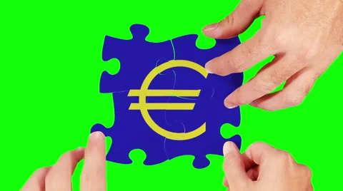 Hands solving an Euro symbol puzzle. 4 in 1. Green screen and wood background. Vídeo Stock 59573987