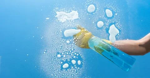 Hands spray clean the window Fotos Stock