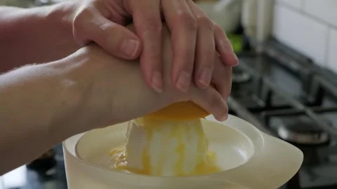 Hands squeezing fresh orange juice using manual juicer Video stock 337419112