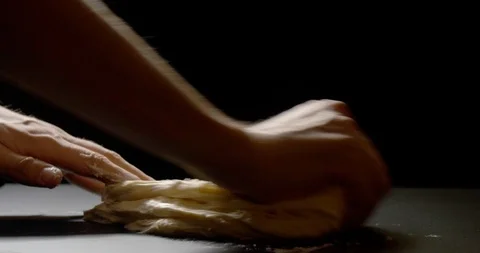 Hands starts dough kneading without flour Stockbeeldmateriaal 128753296