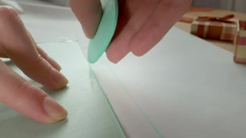 The hands of a tailor who draws a pattern of clothes on the fabric with a tailor 스톡 동영상 269798508