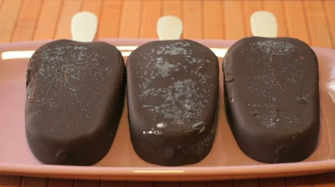 Hands take the three chocolate ice cream Vídeo Stock 64739685