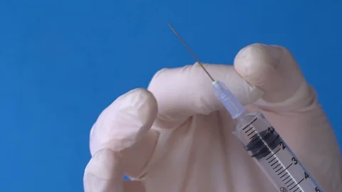 Hands taking off syringe cap closeup Video stock 128798007